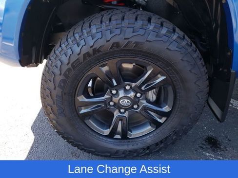 Used 2017 Toyota Tacoma TRD Sport w/ Premium & Technology Package image 25