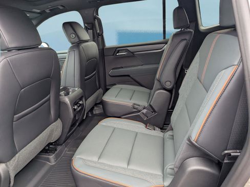 New 2026 GMC Acadia AT4 w/ LPO, Floor Liner Package AWD/4WD image 14