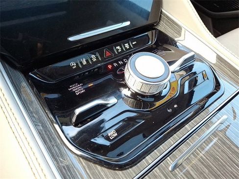 Used 2022 Jeep Wagoneer Series III w/ Premium Group I image 19