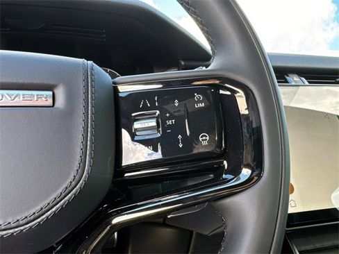 New 2025 Land Rover Range Rover Velar Dynamic SE image 29