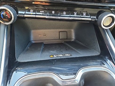 Used 2024 Chevrolet Traverse LT image 31