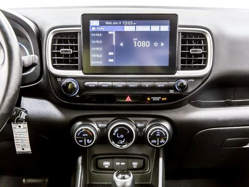 Used 2023 Hyundai Venue SEL FWD image 19