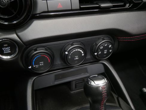 Used 2016 MAZDA MX-5 Miata Club RWD image 18