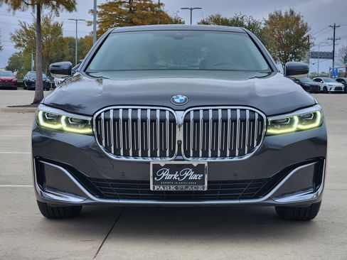 Used 2020 BMW 740i w/ Premium Package image 8