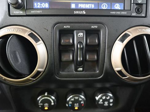 Used 2017 Jeep Wrangler Unlimited Sahara AWD/4WD image 14