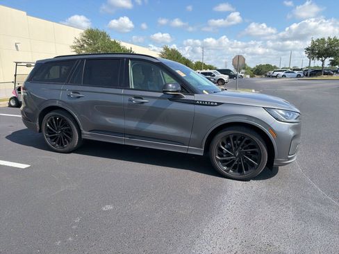 Used 2025 Lincoln Aviator Reserve w/ Equipment Group 201A AWD/4WD image 2