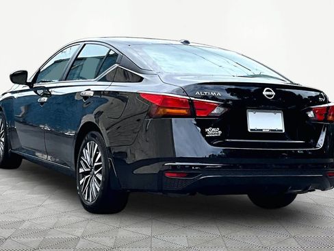 Used 2024 Nissan Altima 2.5 SV FWD image 12
