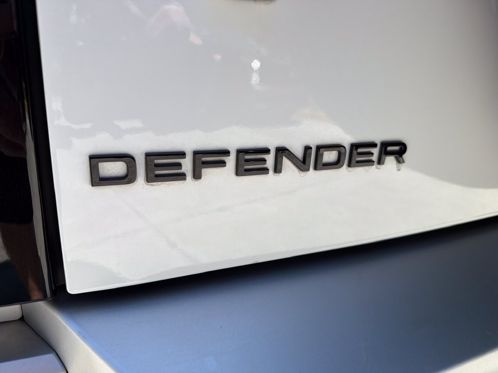 Used 2025 Land Rover Defender 110 S AWD/4WD image 9