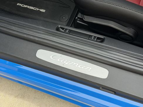 Used 2025 Porsche 718 Cayman w/ Sport Chrono Package image 22