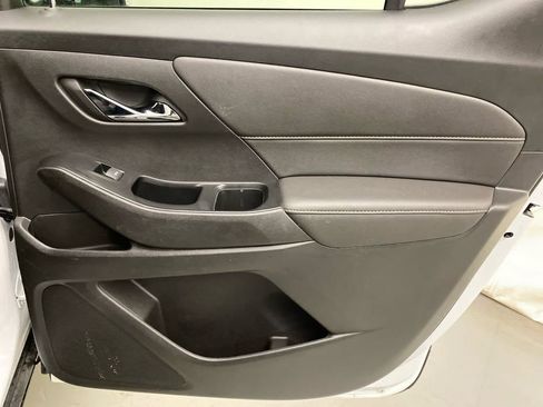 Used 2023 Chevrolet Traverse LT image 13