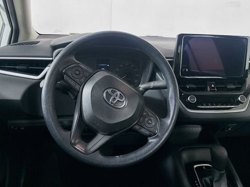 Used 2025 Toyota Corolla LE image 18