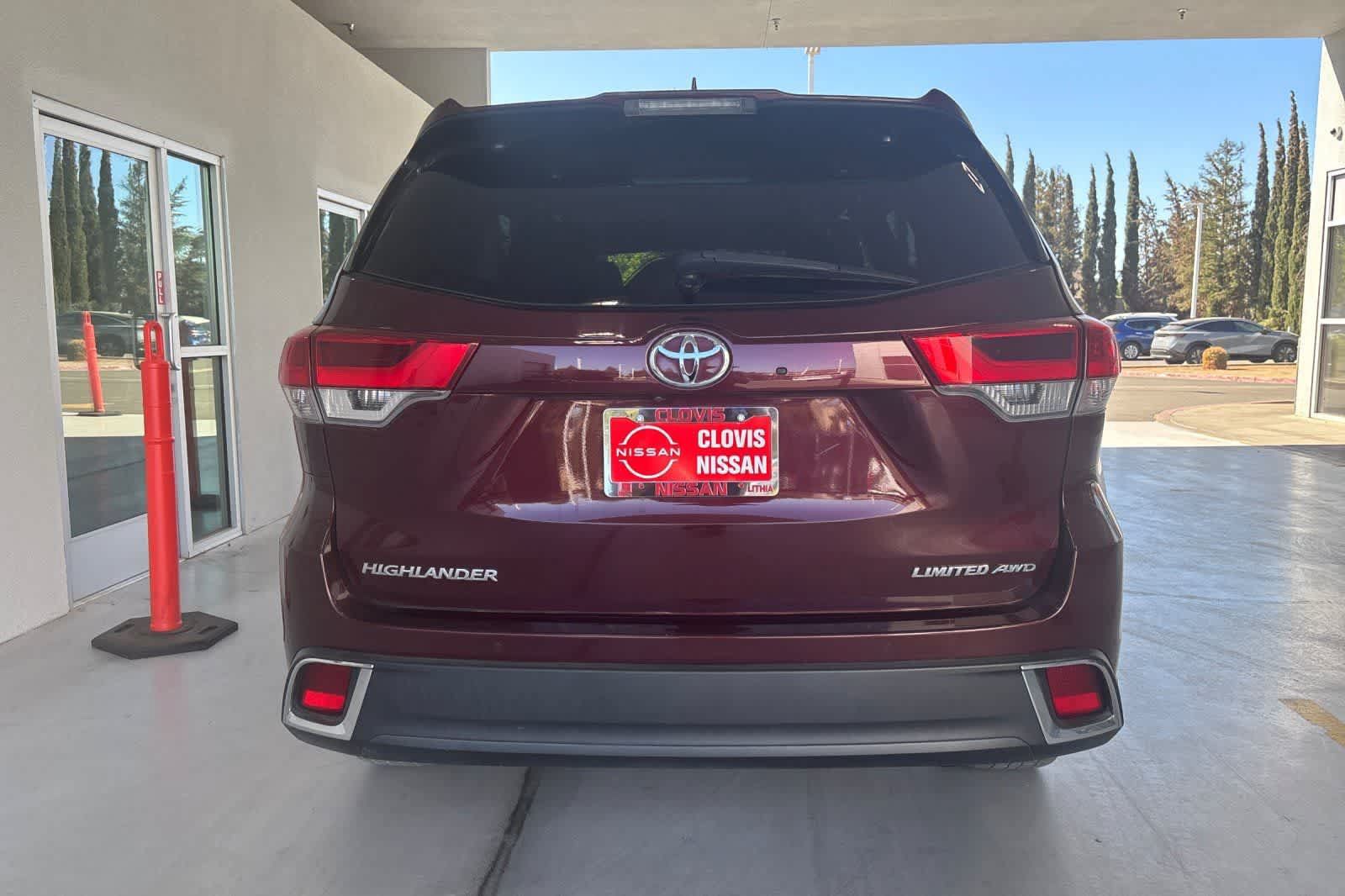 Used 2018 Toyota Highlander Limited AWD/4WD image 8