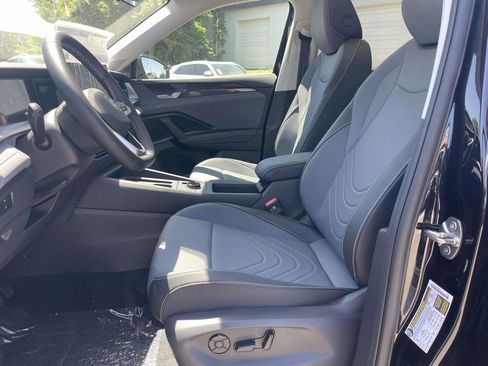New 2026 Volkswagen Tiguan SE FWD image 13
