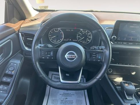 Used 2021 Nissan Rogue SV w/ Premium Package image 12