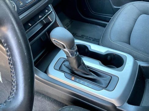 Used 2022 Chevrolet Colorado LT RWD image 15