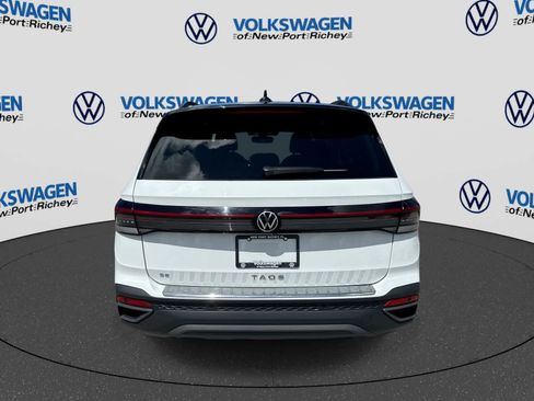 Used 2025 Volkswagen Taos SE FWD image 13