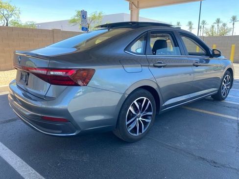 Used 2025 Volkswagen Jetta SE FWD image 3