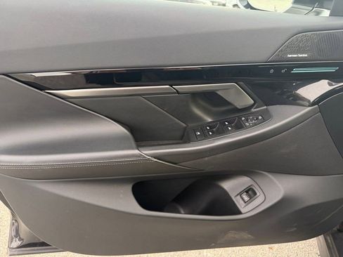 Used 2024 BMW 530i w/ Premium Package image 11