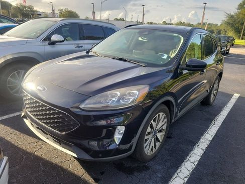 Used 2021 Ford Escape Titanium w/ Class II Trailer Tow Package FWD image 2