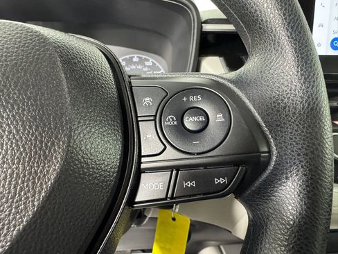 Used 2024 Toyota Corolla Cross L image 16