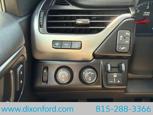 Used 2017 Chevrolet Suburban Premier AWD/4WD image 18
