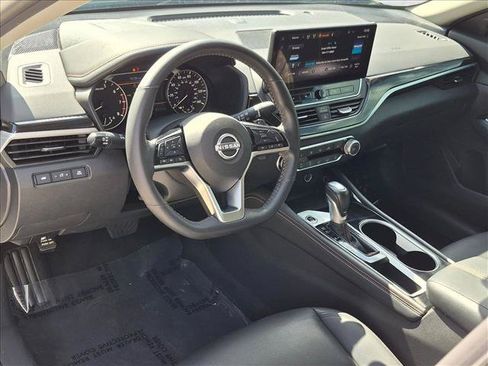 Used 2024 Nissan Altima 2.5 SR w/ SR Premium Package FWD image 10