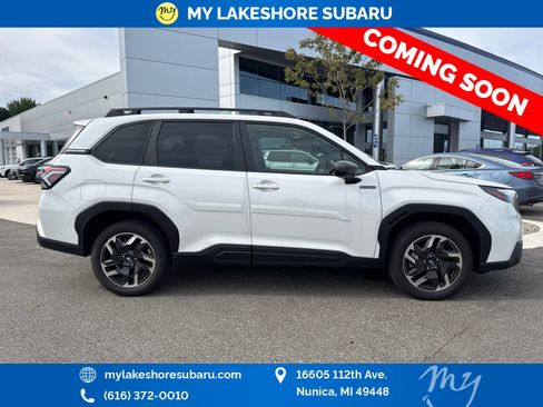 Used 2025 Subaru Forester Premium AWD/4WD image 9