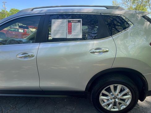 Used 2018 Nissan Rogue SV w/ Sun & Sound Touring Package image 4