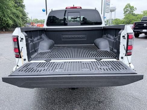 Used 2022 Nissan Frontier SV w/ Technology Package RWD image 8