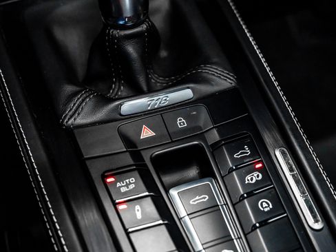 Used 2020 Porsche 718 Boxster Spyder image 30