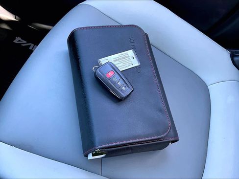 Used 2020 Toyota RAV4 XLE Premium image 14