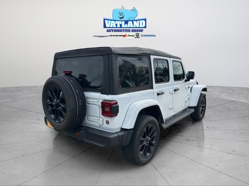 Used 2023 Jeep Wrangler Unlimited Sahara w/ Cold Weather Group AWD/4WD image 5