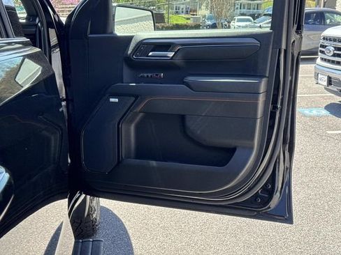 Used 2023 GMC Sierra 1500 AT4 w/ AT4 Premium Package AWD/4WD image 10