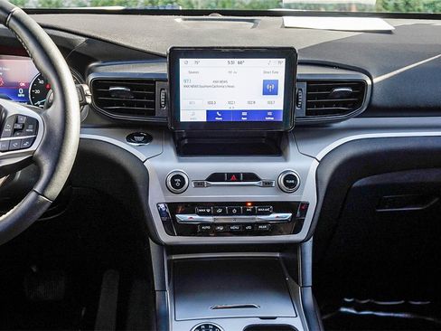 Used 2023 Ford Explorer XLT image 13