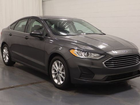 Used 2019 Ford Fusion SE FWD image 3