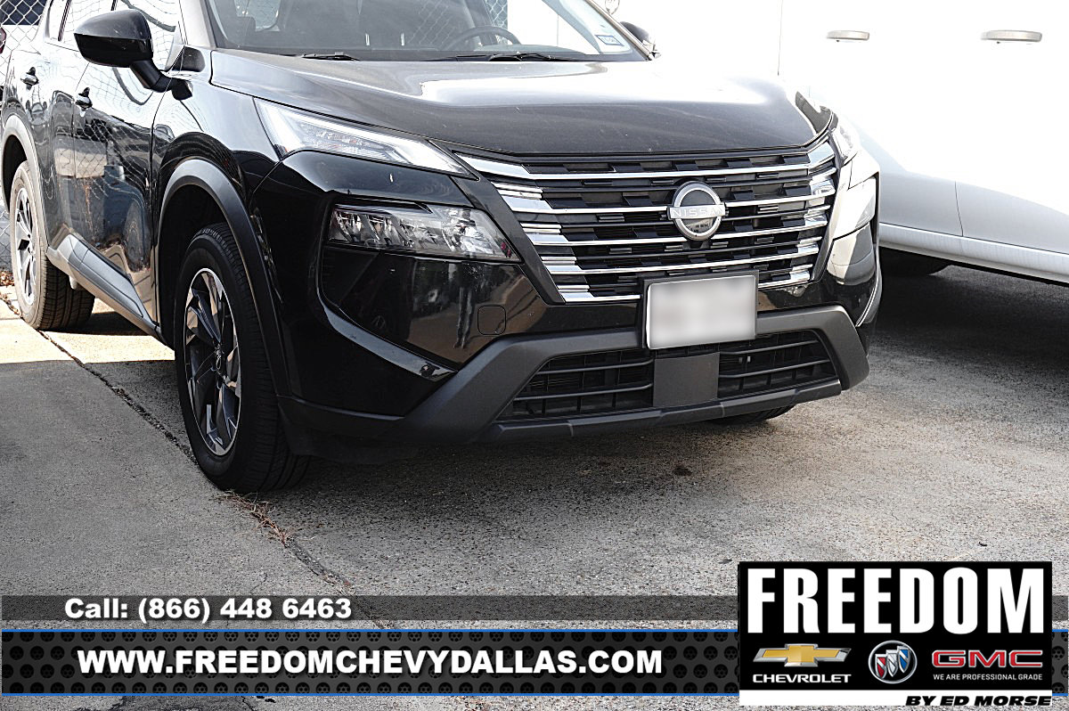Used 2025 Nissan Rogue SV FWD image 2