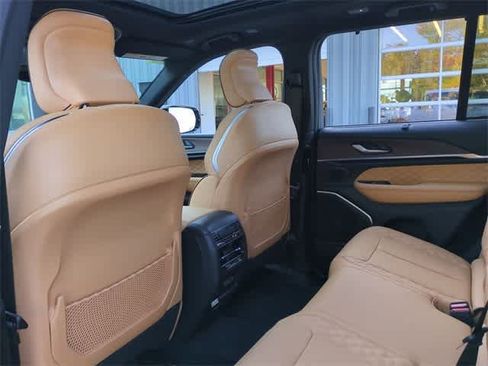 New 2025 Jeep Grand Cherokee Summit image 19