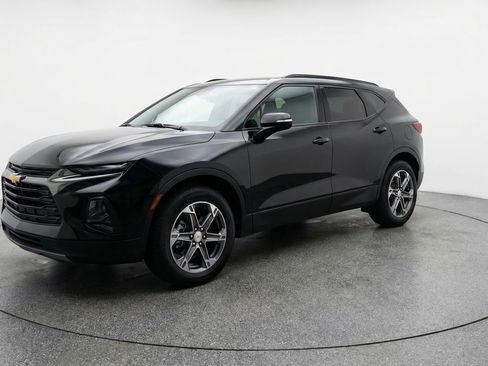 Used 2025 Chevrolet Blazer LT image 3