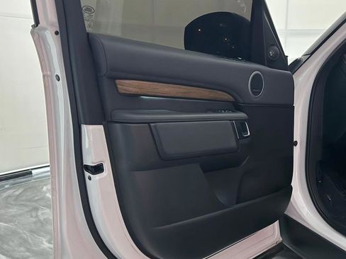 Used 2017 Land Rover Discovery HSE image 17