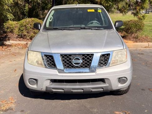 Used 2014 Nissan Frontier SV image 9