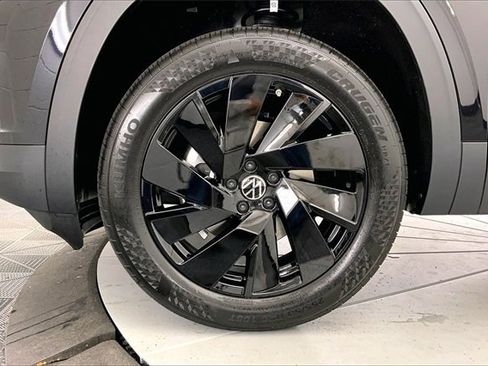 New 2026 Volkswagen Atlas SE image 12