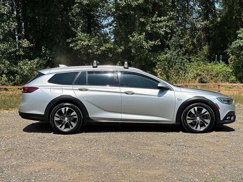 Used 2018 Buick Regal Preferred w/ Sights and Sounds Package AWD/4WD image 4