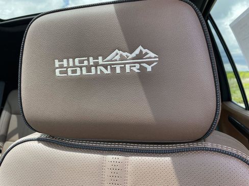 Used 2025 Chevrolet Tahoe High Country image 13