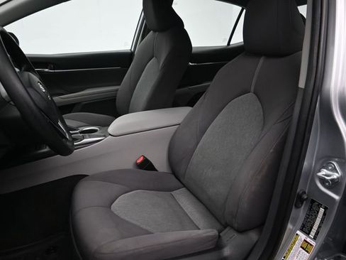 Used 2022 Toyota Camry LE image 10