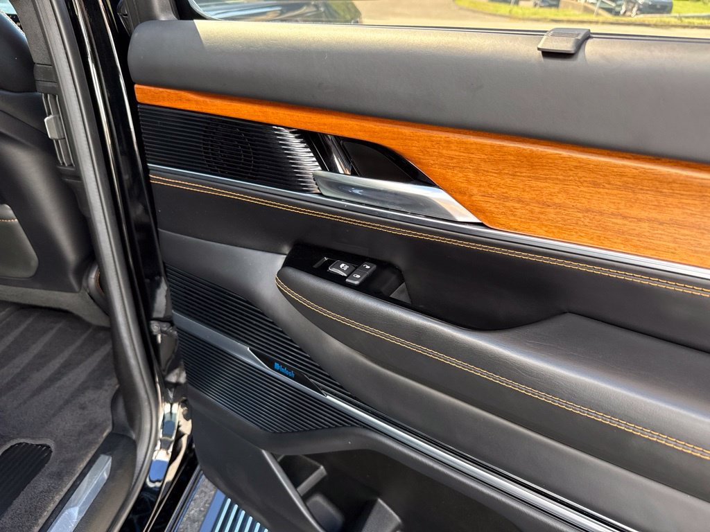 Used 2022 Jeep Grand Wagoneer Series III AWD/4WD image 32