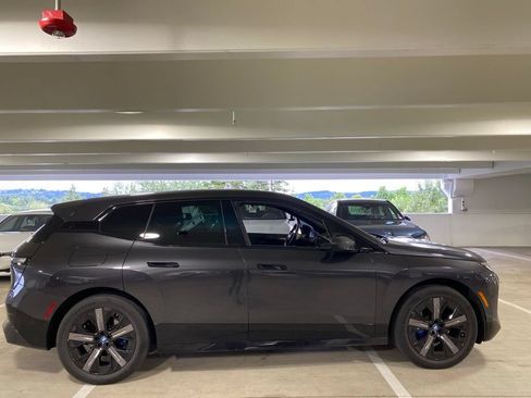 Used 2024 BMW iX xDrive50 w/ Premium Package AWD/4WD image 5