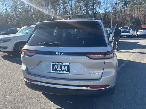 Used 2022 Jeep Grand Cherokee Laredo w/ Luxury Tech Group I image 11