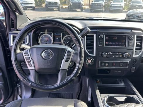 Used 2019 Nissan Titan SV w/ SV Convenience Package image 17