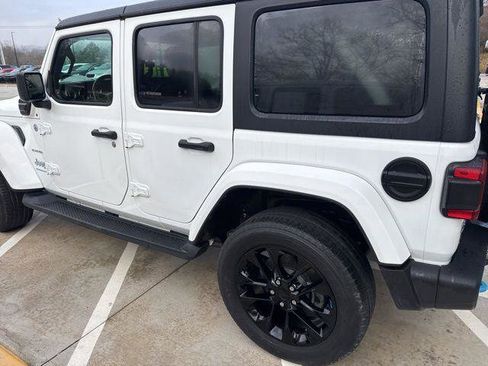 Used 2023 Jeep Wrangler Unlimited Sahara w/ Cold Weather Group AWD/4WD image 10