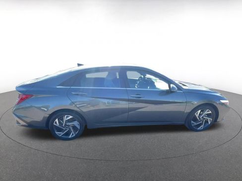 Used 2025 Hyundai Elantra Limited image 15